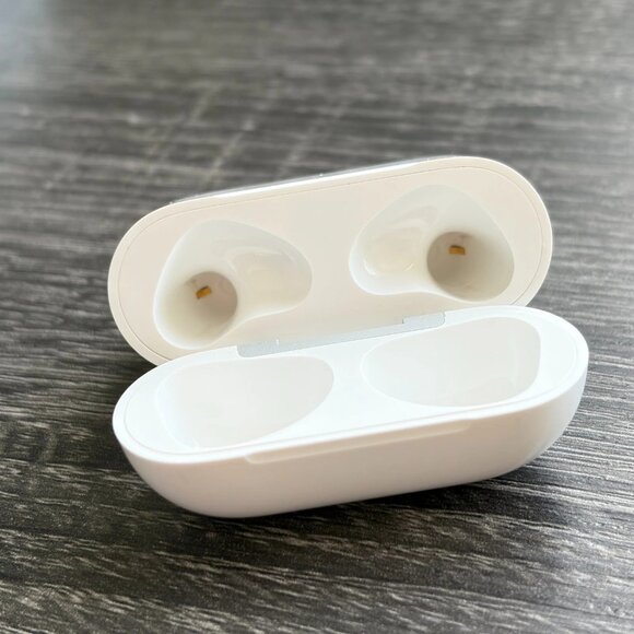 Apple AirPods 3rd Generation with Lighting charging case - Pre Owned - Picture 6 of 13